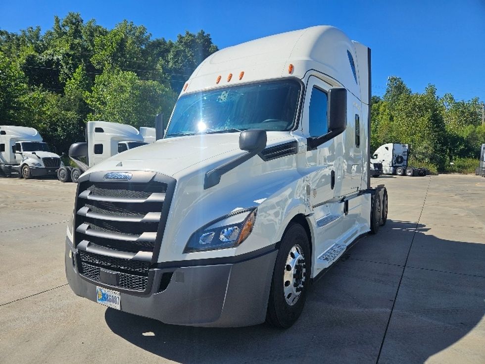 Sleeper Tractor-Heavy Duty Tractors-Freightliner-2020-T12664ST-Moberly-MO-645,598\n\t\tmiles-$ 53,750 - Image 3