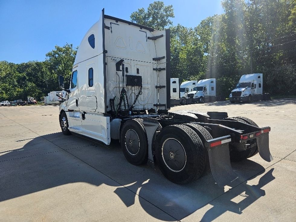 Sleeper Tractor-Heavy Duty Tractors-Freightliner-2020-T12664ST-Moberly-MO-645,598\n\t\tmiles-$ 53,750 - Image 5