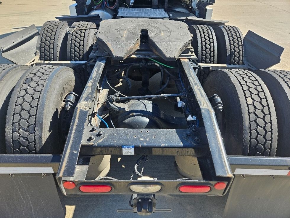 Sleeper Tractor-Heavy Duty Tractors-Freightliner-2020-T12664ST-Moberly-MO-645,598\n\t\tmiles-$ 53,750 - Image 6