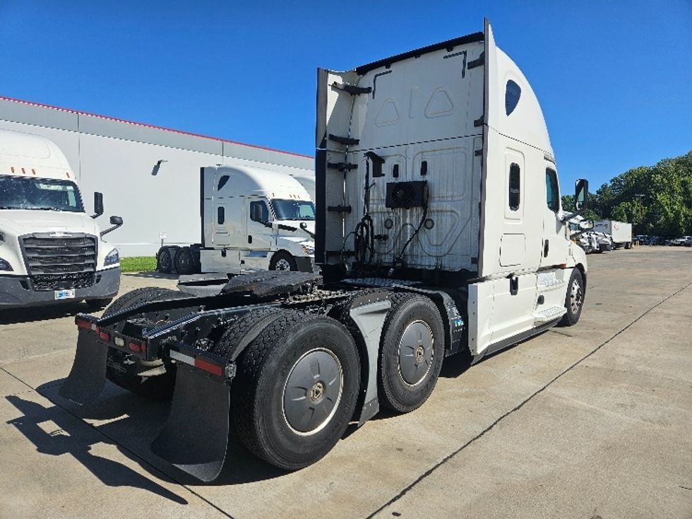 Sleeper Tractor-Heavy Duty Tractors-Freightliner-2020-T12664ST-Moberly-MO-645,598\n\t\tmiles-$ 53,750 - Image 7