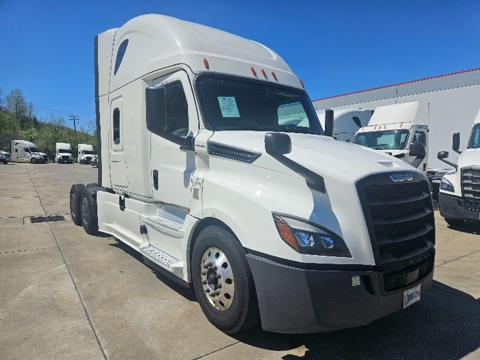 Sleeper Tractor-Heavy Duty Tractors-Freightliner-2020-T12664ST-Moberly-MO-654,900\n\t\tmiles-$ 48,750 - Image 1