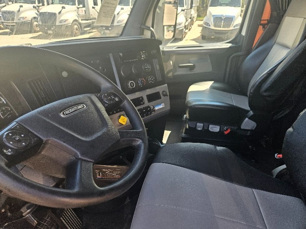 Sleeper Tractor-Heavy Duty Tractors-Freightliner-2020-T12664ST-Moberly-MO-654,900\n\t\tmiles-$ 48,750 - Image 10