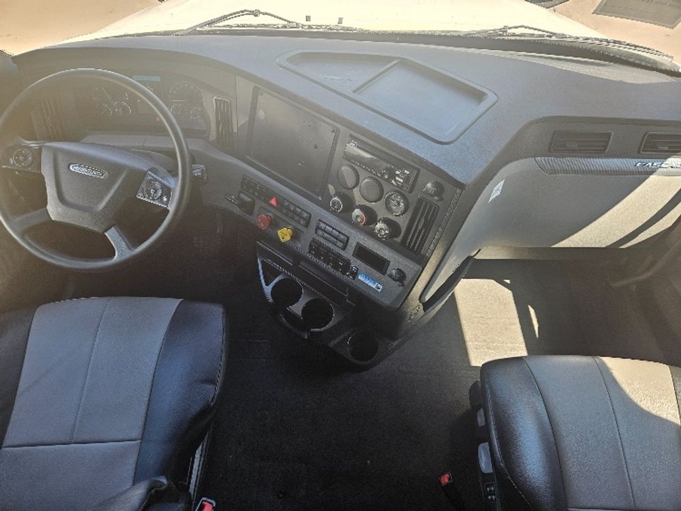 Sleeper Tractor-Heavy Duty Tractors-Freightliner-2020-T12664ST-Moberly-MO-654,900\n\t\tmiles-$ 48,750 - Image 12