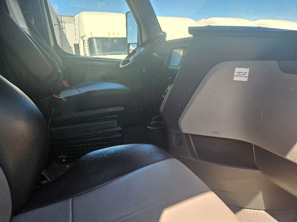 Sleeper Tractor-Heavy Duty Tractors-Freightliner-2020-T12664ST-Moberly-MO-654,900\n\t\tmiles-$ 48,750 - Image 15