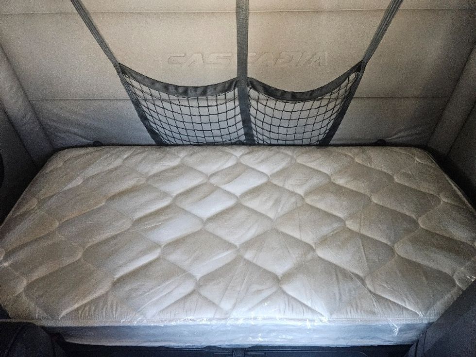 Sleeper Tractor-Heavy Duty Tractors-Freightliner-2020-T12664ST-Moberly-MO-654,900\n\t\tmiles-$ 48,750 - Image 17