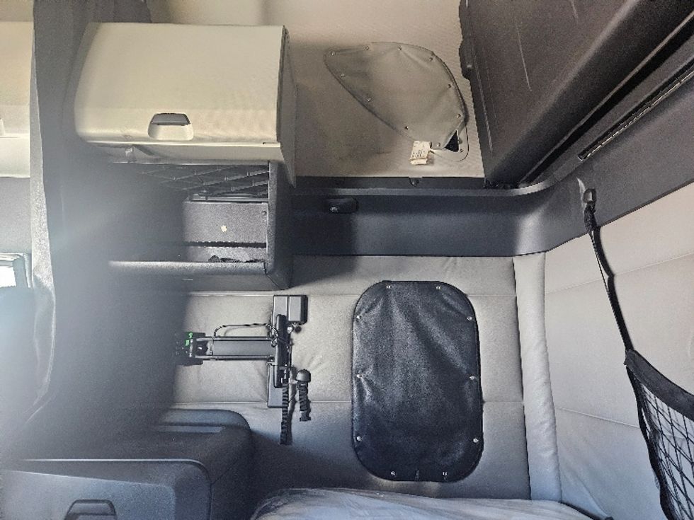 Sleeper Tractor-Heavy Duty Tractors-Freightliner-2020-T12664ST-Moberly-MO-654,900\n\t\tmiles-$ 48,750 - Image 19