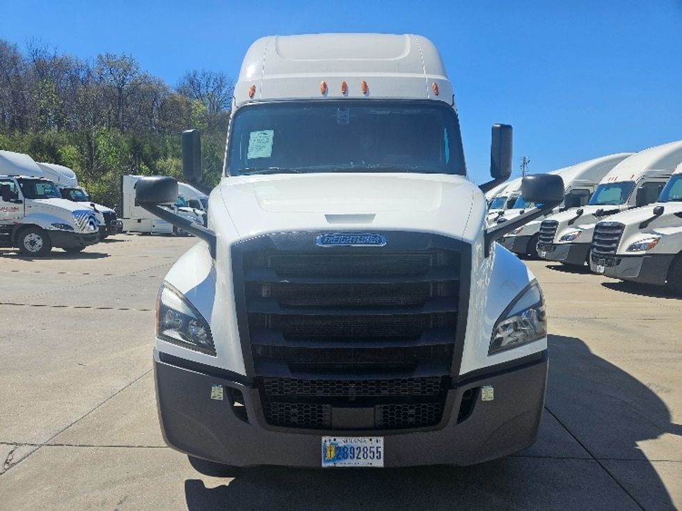 Sleeper Tractor-Heavy Duty Tractors-Freightliner-2020-T12664ST-Moberly-MO-654,900\n\t\tmiles-$ 48,750 - Image 2