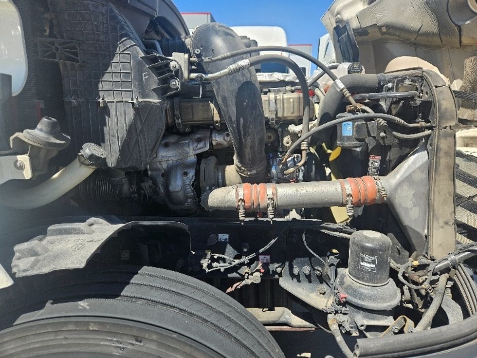 Sleeper Tractor-Heavy Duty Tractors-Freightliner-2020-T12664ST-Moberly-MO-654,900\n\t\tmiles-$ 48,750 - Image 20