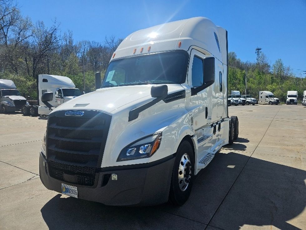 Sleeper Tractor-Heavy Duty Tractors-Freightliner-2020-T12664ST-Moberly-MO-654,900\n\t\tmiles-$ 48,750 - Image 3