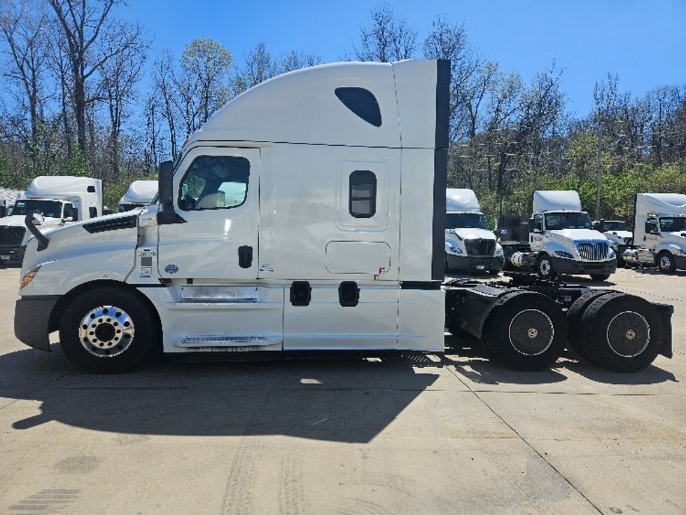 Sleeper Tractor-Heavy Duty Tractors-Freightliner-2020-T12664ST-Moberly-MO-654,900\n\t\tmiles-$ 48,750 - Image 4