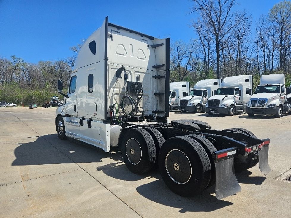 Sleeper Tractor-Heavy Duty Tractors-Freightliner-2020-T12664ST-Moberly-MO-654,900\n\t\tmiles-$ 48,750 - Image 5