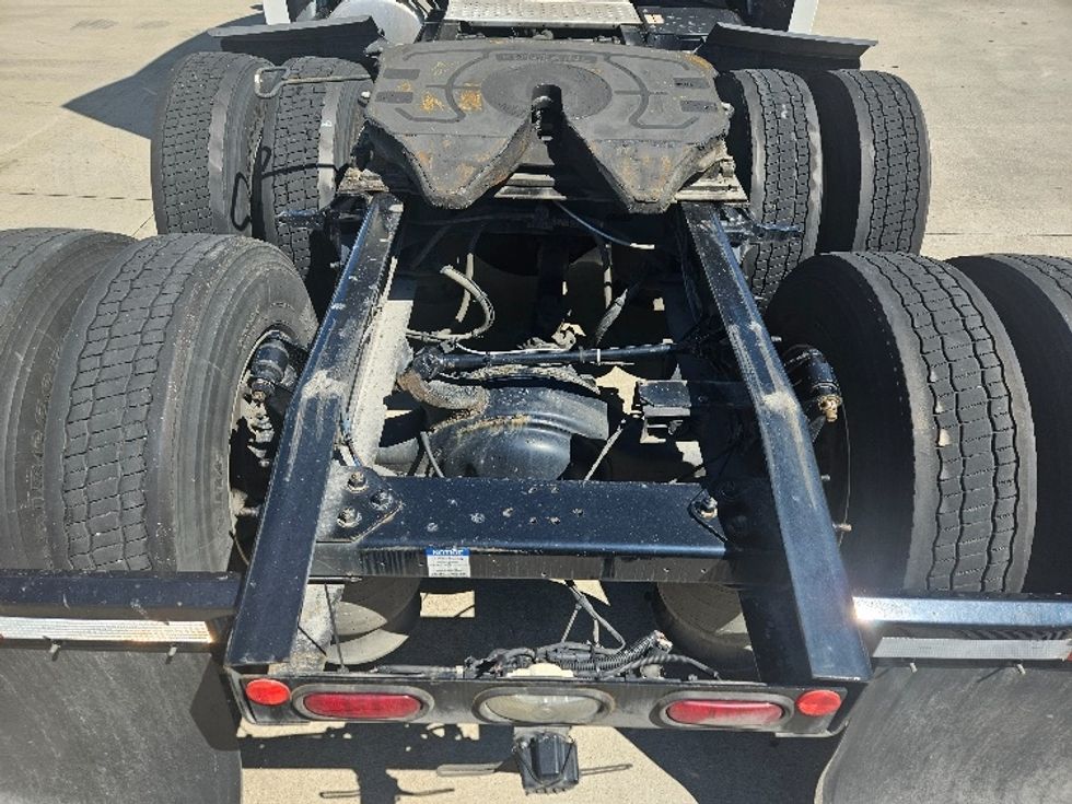 Sleeper Tractor-Heavy Duty Tractors-Freightliner-2020-T12664ST-Moberly-MO-654,900\n\t\tmiles-$ 48,750 - Image 6