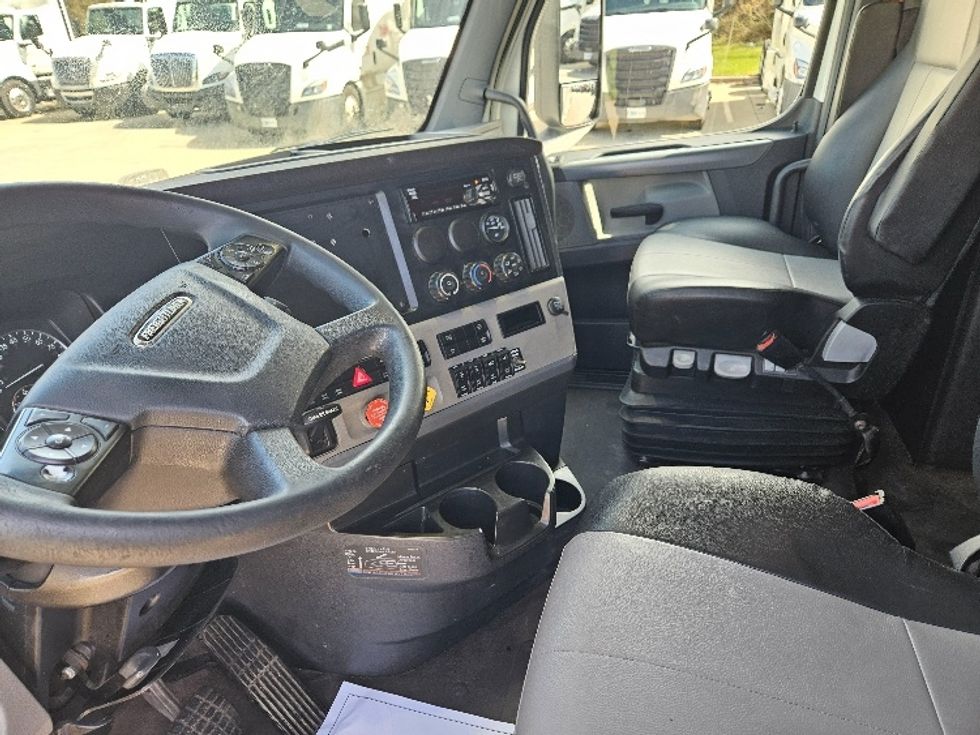 Sleeper Tractor-Heavy Duty Tractors-Freightliner-2020-T12664ST-Moberly-MO-656,087\n\t\tmiles-$ 47,500 - Image 10