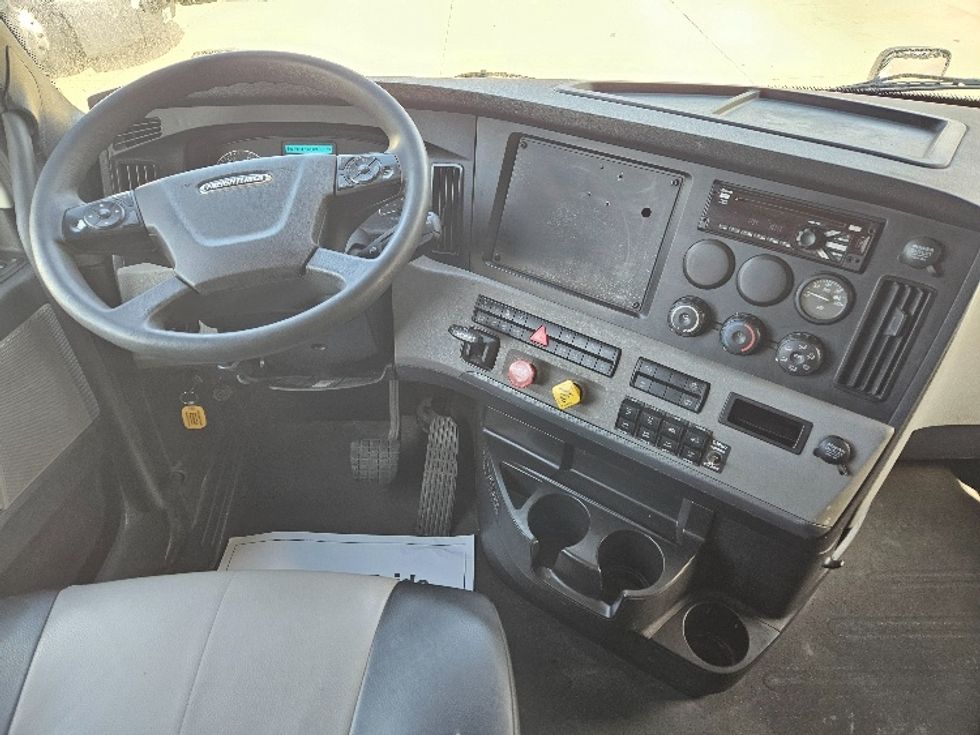 Sleeper Tractor-Heavy Duty Tractors-Freightliner-2020-T12664ST-Moberly-MO-656,087\n\t\tmiles-$ 47,500 - Image 11