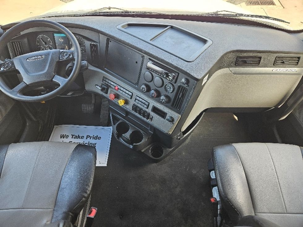 Sleeper Tractor-Heavy Duty Tractors-Freightliner-2020-T12664ST-Moberly-MO-656,087\n\t\tmiles-$ 47,500 - Image 12