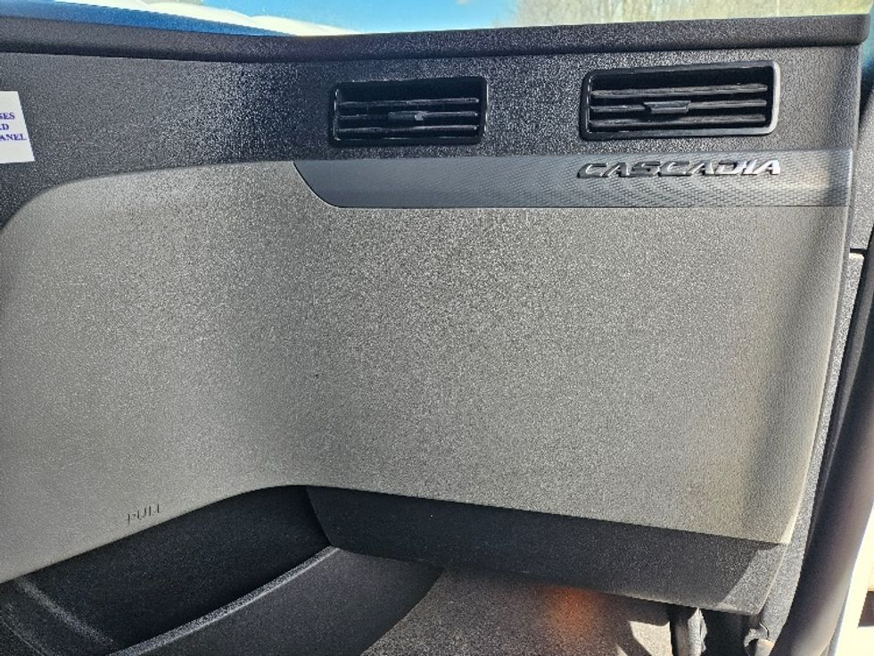 Sleeper Tractor-Heavy Duty Tractors-Freightliner-2020-T12664ST-Moberly-MO-656,087\n\t\tmiles-$ 47,500 - Image 14