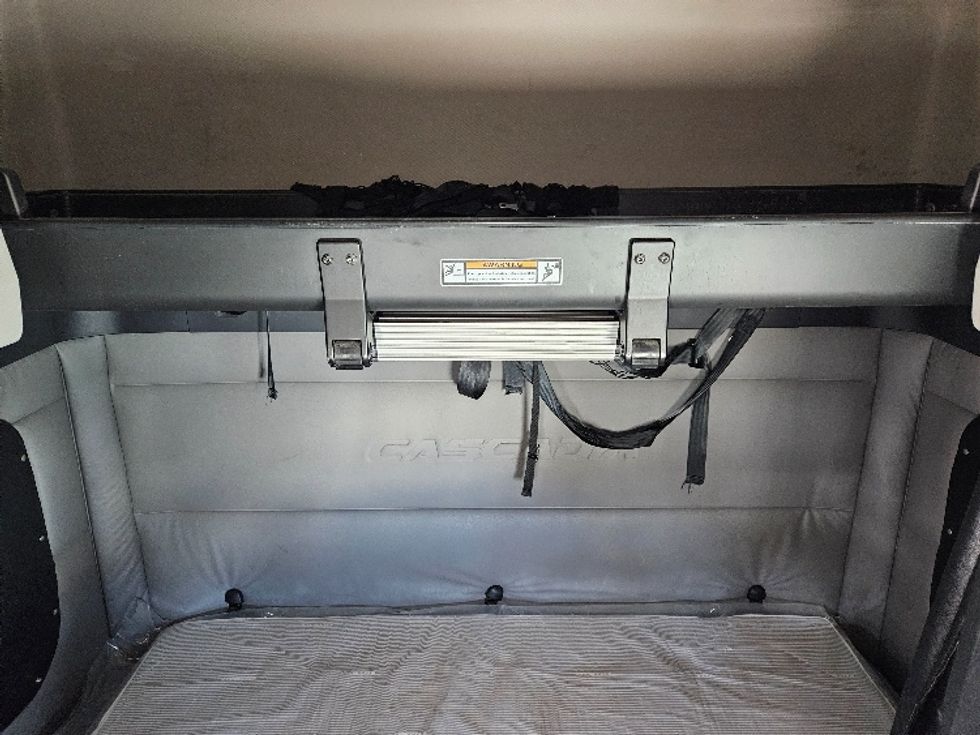 Sleeper Tractor-Heavy Duty Tractors-Freightliner-2020-T12664ST-Moberly-MO-656,087\n\t\tmiles-$ 47,500 - Image 16