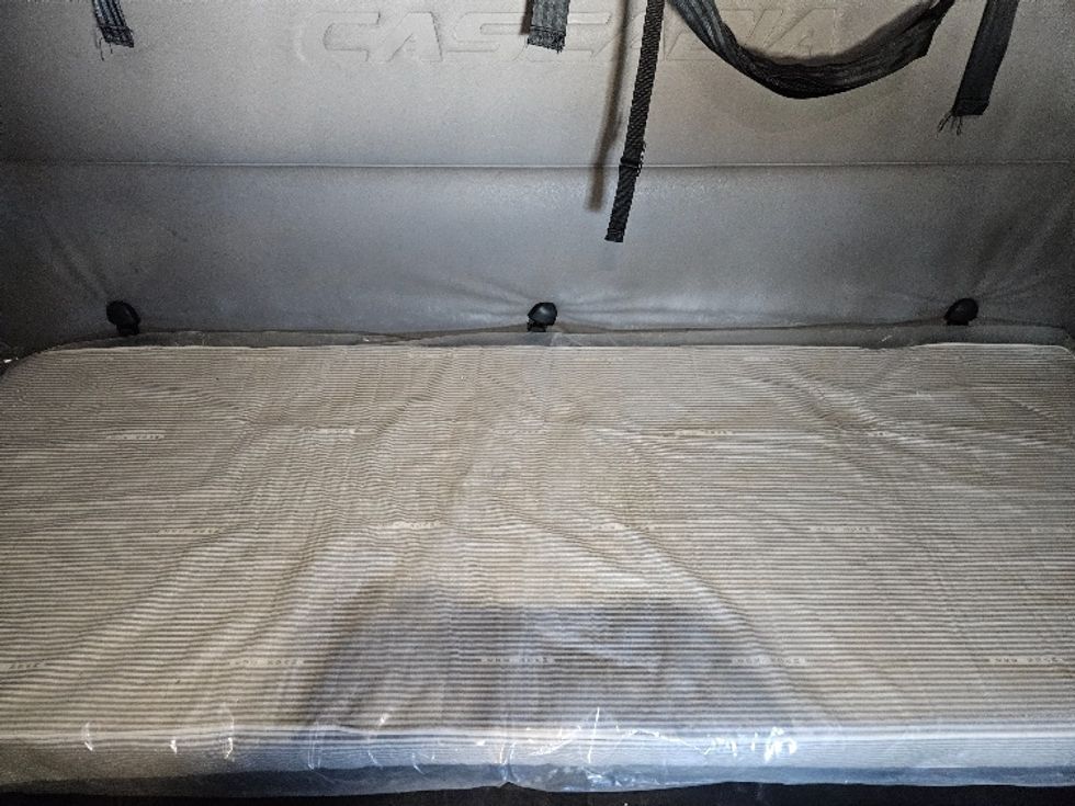 Sleeper Tractor-Heavy Duty Tractors-Freightliner-2020-T12664ST-Moberly-MO-656,087\n\t\tmiles-$ 47,500 - Image 17