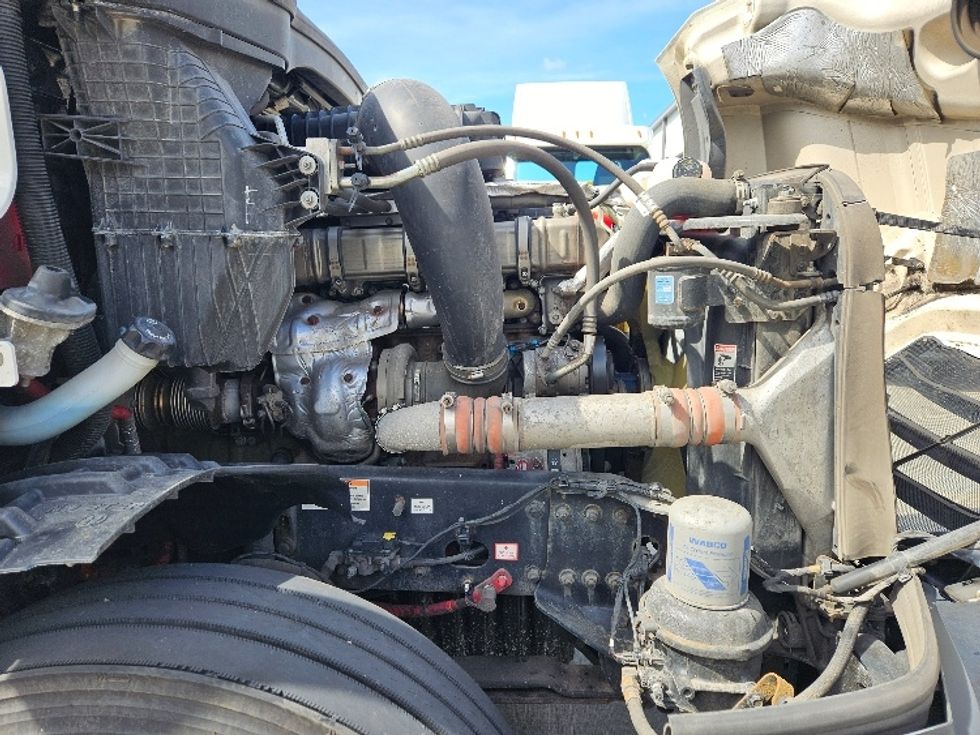 Sleeper Tractor-Heavy Duty Tractors-Freightliner-2020-T12664ST-Moberly-MO-656,087\n\t\tmiles-$ 47,500 - Image 20