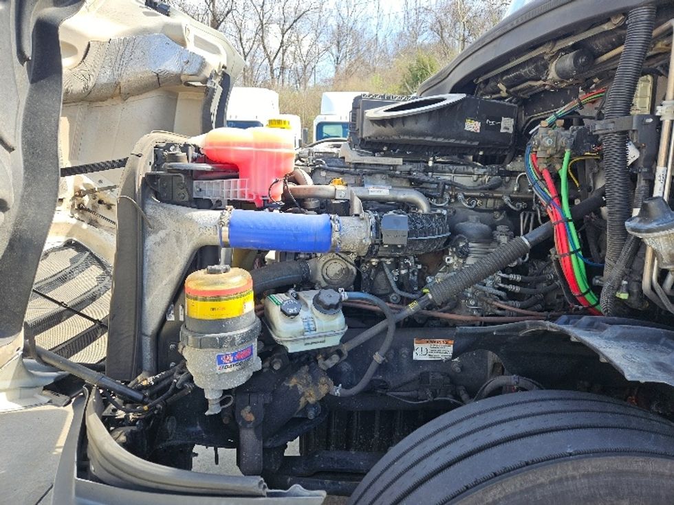 Sleeper Tractor-Heavy Duty Tractors-Freightliner-2020-T12664ST-Moberly-MO-656,087\n\t\tmiles-$ 47,500 - Image 21