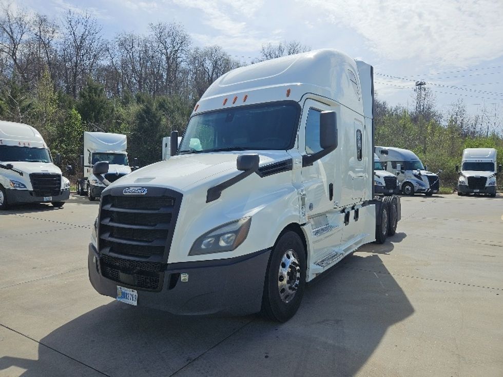 Sleeper Tractor-Heavy Duty Tractors-Freightliner-2020-T12664ST-Moberly-MO-656,087\n\t\tmiles-$ 47,500 - Image 3