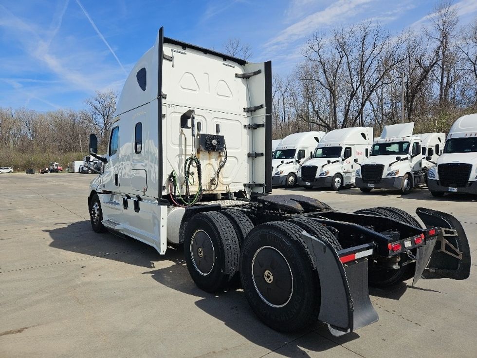Sleeper Tractor-Heavy Duty Tractors-Freightliner-2020-T12664ST-Moberly-MO-656,087\n\t\tmiles-$ 47,500 - Image 5