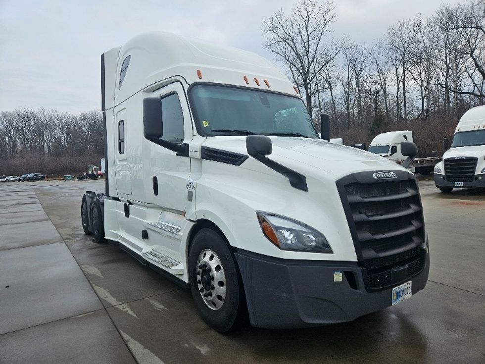 Sleeper Tractor-Heavy Duty Tractors-Freightliner-2020-T12664ST-Moberly-MO-659,567\n\t\tmiles-$ 48,000 - Image 1