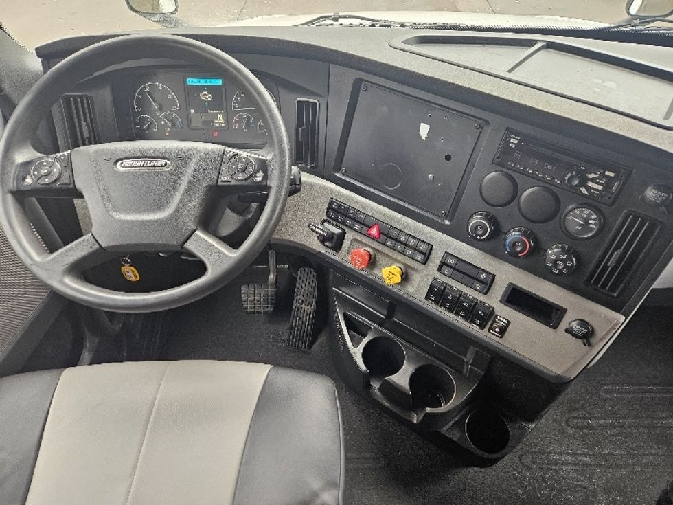 Sleeper Tractor-Heavy Duty Tractors-Freightliner-2020-T12664ST-Moberly-MO-659,567\n\t\tmiles-$ 48,000 - Image 11