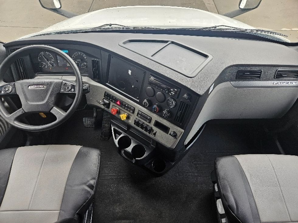 Sleeper Tractor-Heavy Duty Tractors-Freightliner-2020-T12664ST-Moberly-MO-659,567\n\t\tmiles-$ 48,000 - Image 13