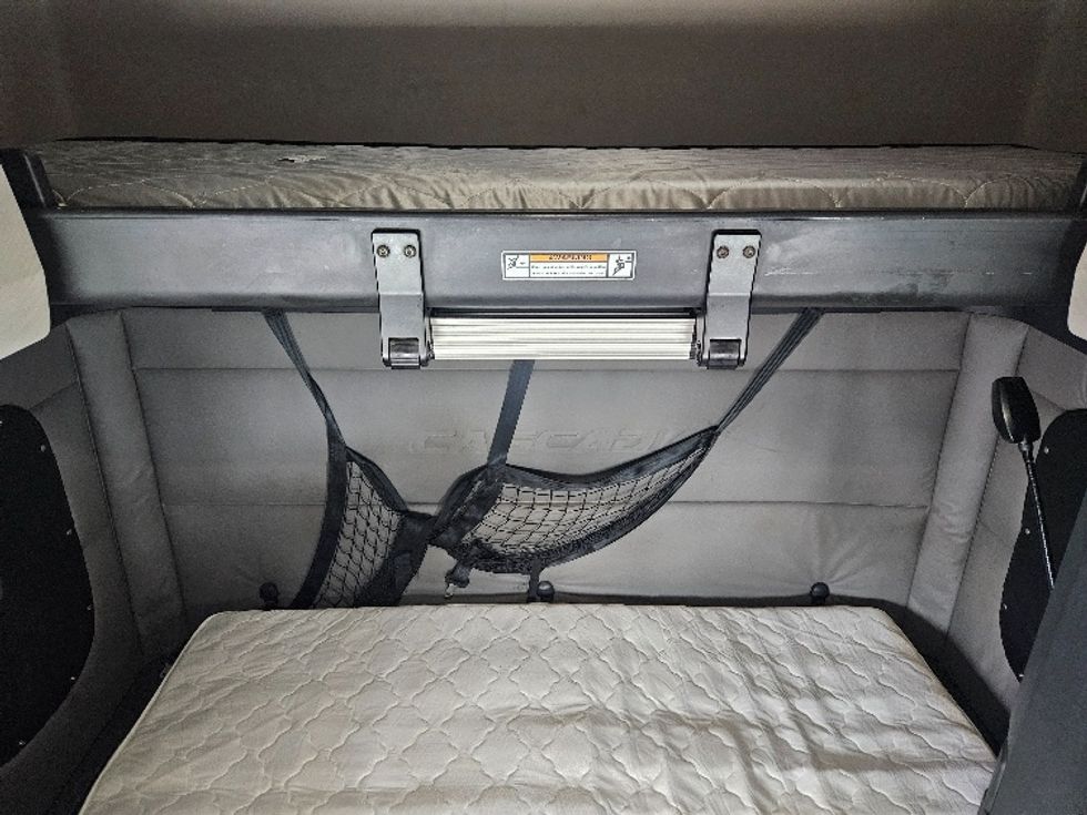 Sleeper Tractor-Heavy Duty Tractors-Freightliner-2020-T12664ST-Moberly-MO-659,567\n\t\tmiles-$ 48,000 - Image 16