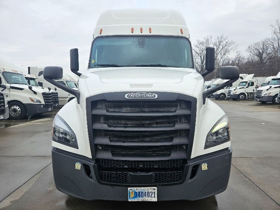 Sleeper Tractor-Heavy Duty Tractors-Freightliner-2020-T12664ST-Moberly-MO-659,567\n\t\tmiles-$ 48,000 - Image 2