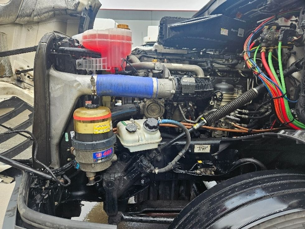 Sleeper Tractor-Heavy Duty Tractors-Freightliner-2020-T12664ST-Moberly-MO-659,567\n\t\tmiles-$ 48,000 - Image 21