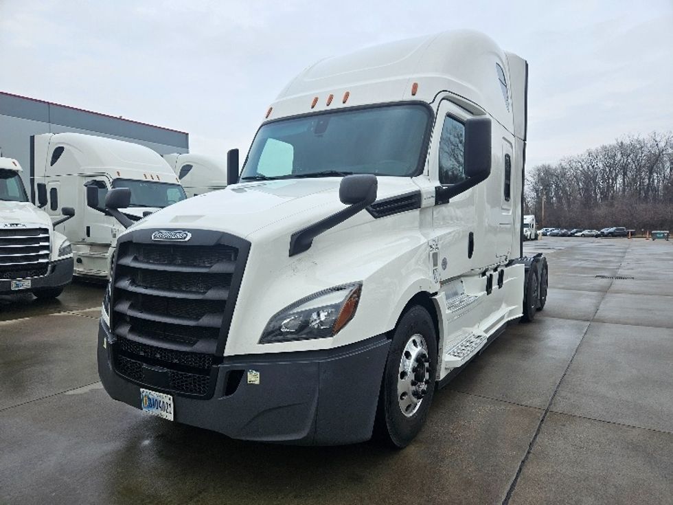 Sleeper Tractor-Heavy Duty Tractors-Freightliner-2020-T12664ST-Moberly-MO-659,567\n\t\tmiles-$ 48,000 - Image 3