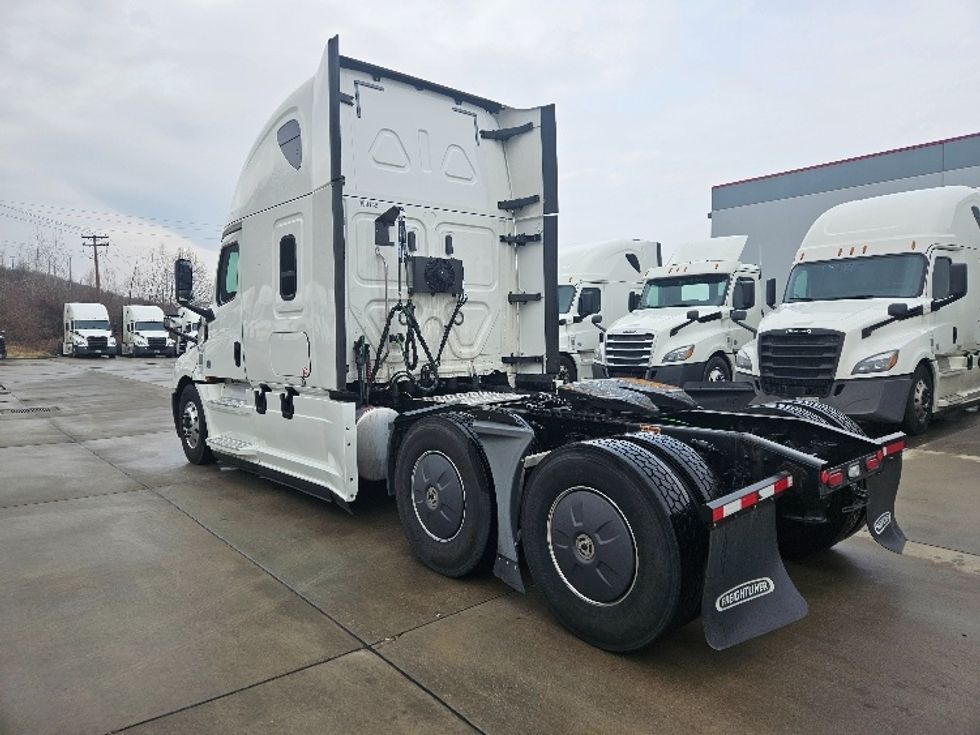 Sleeper Tractor-Heavy Duty Tractors-Freightliner-2020-T12664ST-Moberly-MO-659,567\n\t\tmiles-$ 48,000 - Image 5