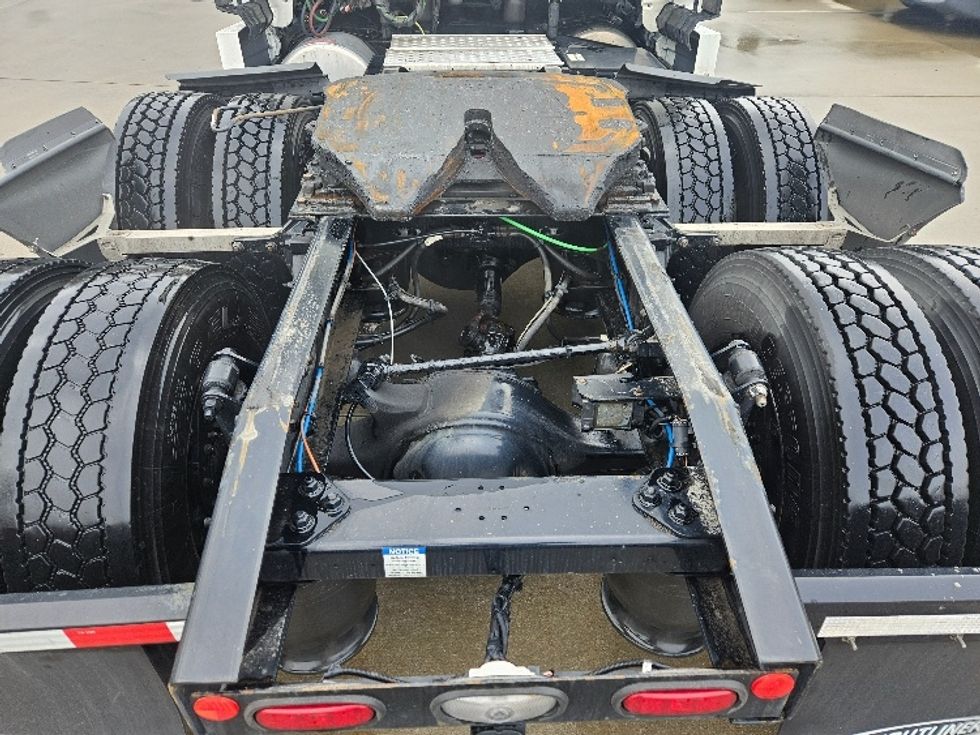 Sleeper Tractor-Heavy Duty Tractors-Freightliner-2020-T12664ST-Moberly-MO-659,567\n\t\tmiles-$ 48,000 - Image 6