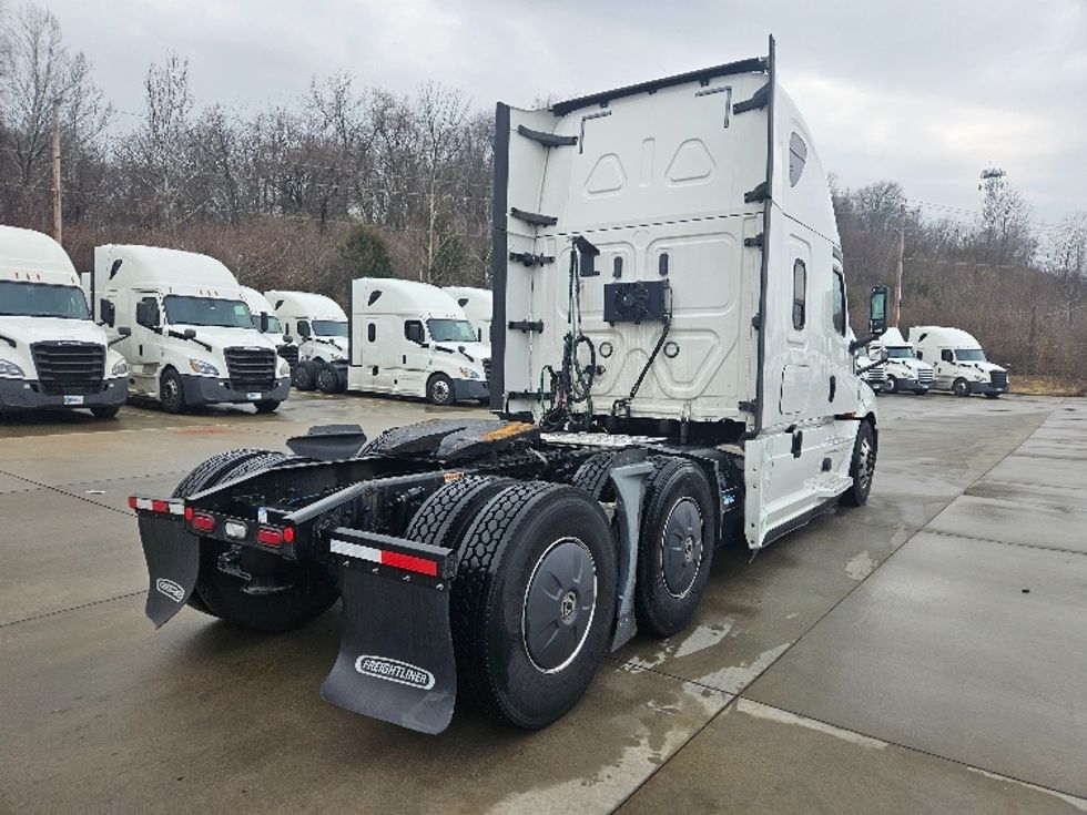 Sleeper Tractor-Heavy Duty Tractors-Freightliner-2020-T12664ST-Moberly-MO-659,567\n\t\tmiles-$ 48,000 - Image 7