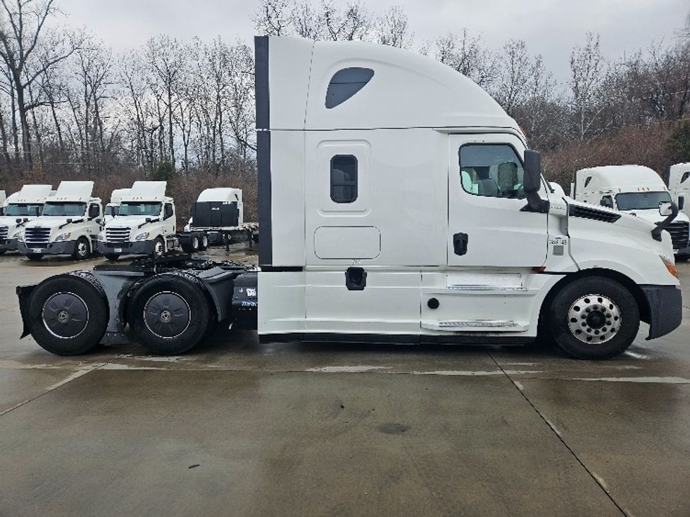 Sleeper Tractor-Heavy Duty Tractors-Freightliner-2020-T12664ST-Moberly-MO-659,567\n\t\tmiles-$ 48,000 - Image 8