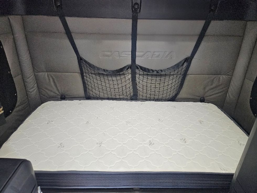 Sleeper Tractor-Heavy Duty Tractors-Freightliner-2020-T12664ST-Moberly-MO-662,980\n\t\tmiles-$ 52,500 - Image 17