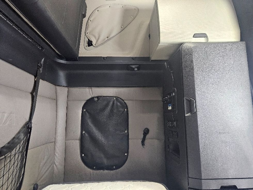 Sleeper Tractor-Heavy Duty Tractors-Freightliner-2020-T12664ST-Moberly-MO-662,980\n\t\tmiles-$ 52,500 - Image 18