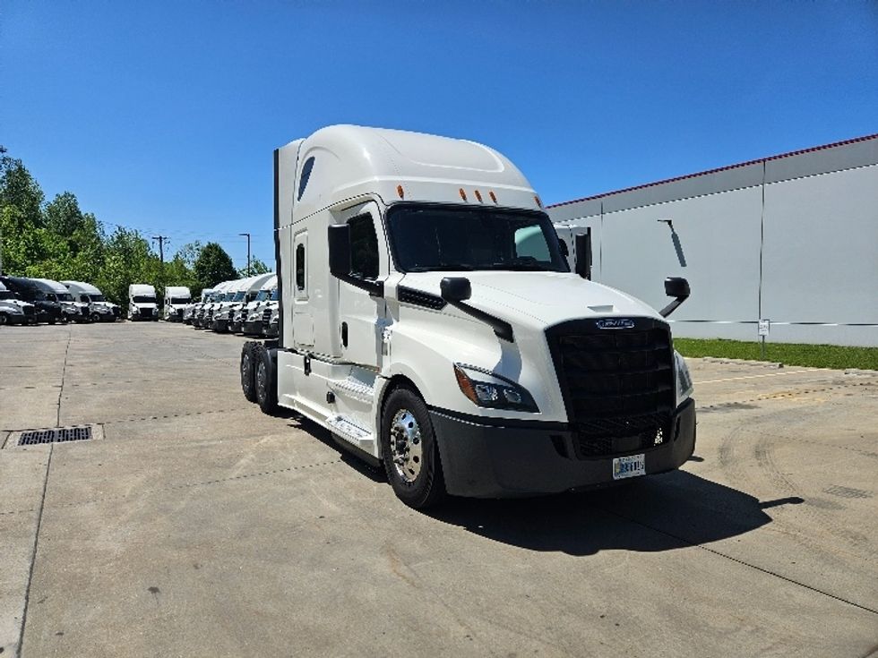 Sleeper Tractor-Heavy Duty Tractors-Freightliner-2020-T12664ST-Moberly-MO-672,486\n\t\tmiles-$ 48,000 - Image 1