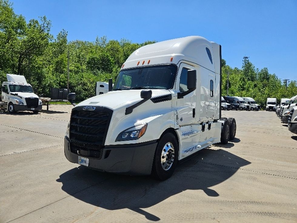 Sleeper Tractor-Heavy Duty Tractors-Freightliner-2020-T12664ST-Moberly-MO-672,486\n\t\tmiles-$ 48,000 - Image 3