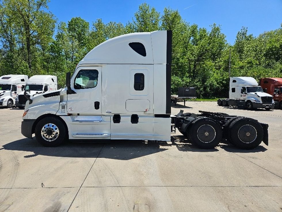 Sleeper Tractor-Heavy Duty Tractors-Freightliner-2020-T12664ST-Moberly-MO-672,486\n\t\tmiles-$ 48,000 - Image 4