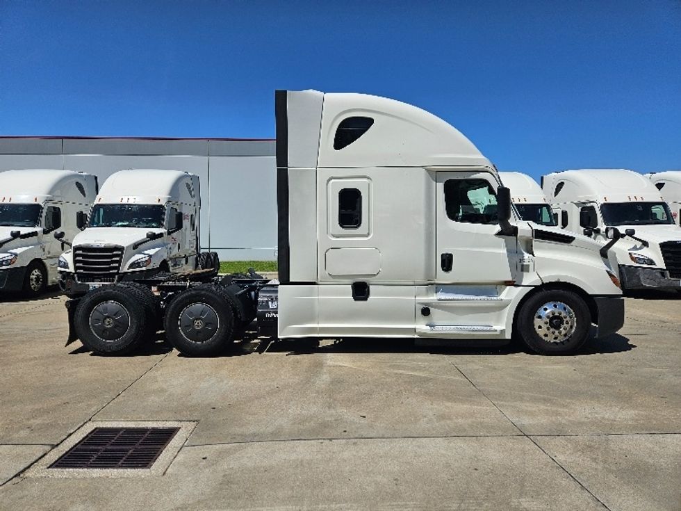 Sleeper Tractor-Heavy Duty Tractors-Freightliner-2020-T12664ST-Moberly-MO-672,486\n\t\tmiles-$ 48,000 - Image 8