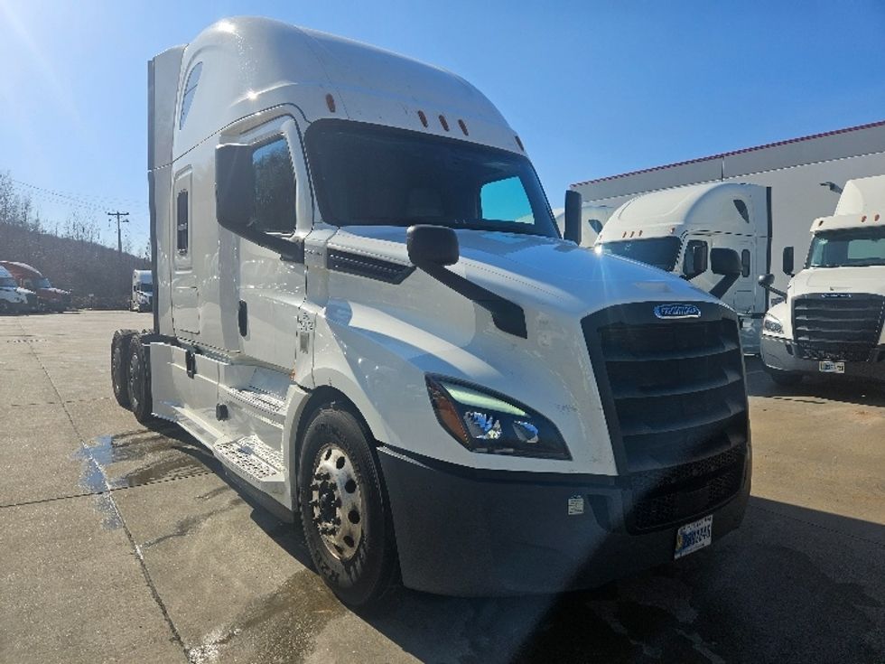 Sleeper Tractor-Heavy Duty Tractors-Freightliner-2020-T12664ST-Moberly-MO-674,848\n\t\tmiles-$ 46,750 - Image 1