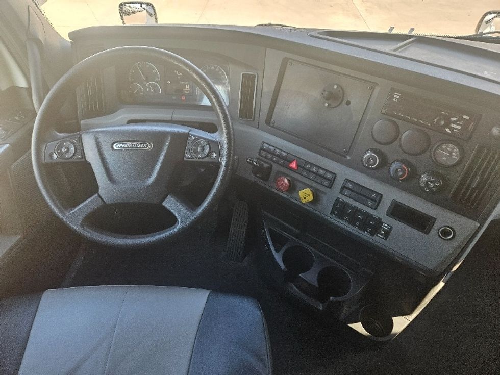 Sleeper Tractor-Heavy Duty Tractors-Freightliner-2020-T12664ST-Moberly-MO-674,848\n\t\tmiles-$ 46,750 - Image 11
