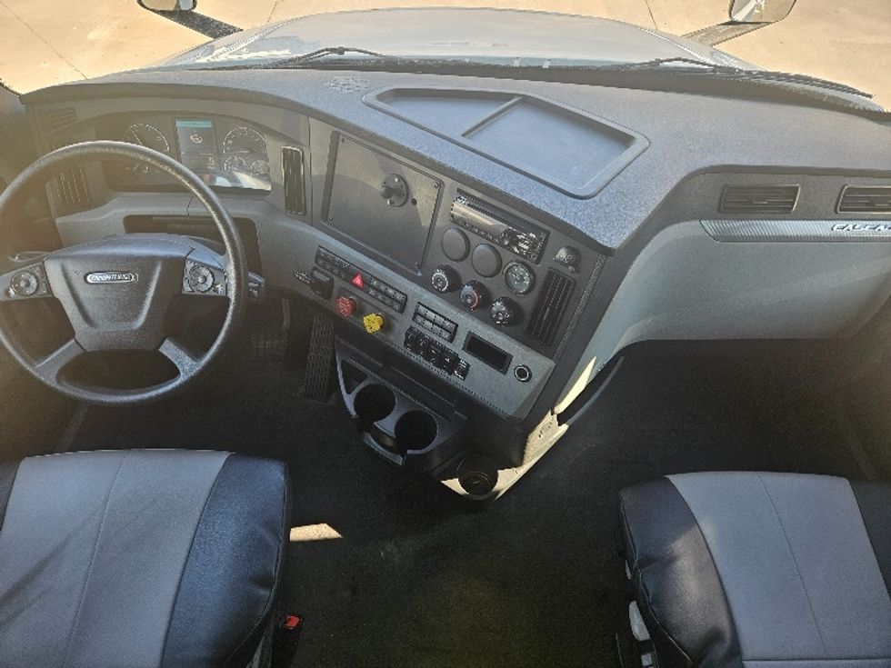 Sleeper Tractor-Heavy Duty Tractors-Freightliner-2020-T12664ST-Moberly-MO-674,848\n\t\tmiles-$ 46,750 - Image 12