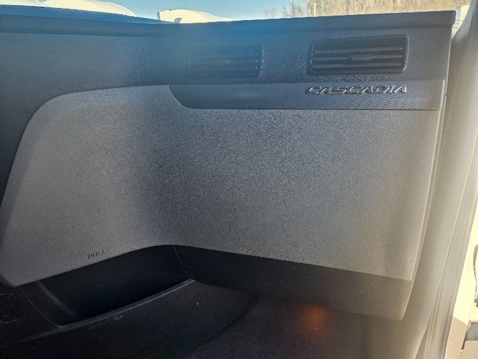 Sleeper Tractor-Heavy Duty Tractors-Freightliner-2020-T12664ST-Moberly-MO-674,848\n\t\tmiles-$ 46,750 - Image 14