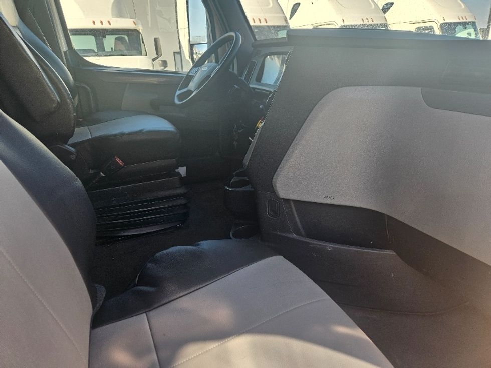 Sleeper Tractor-Heavy Duty Tractors-Freightliner-2020-T12664ST-Moberly-MO-674,848\n\t\tmiles-$ 46,750 - Image 15