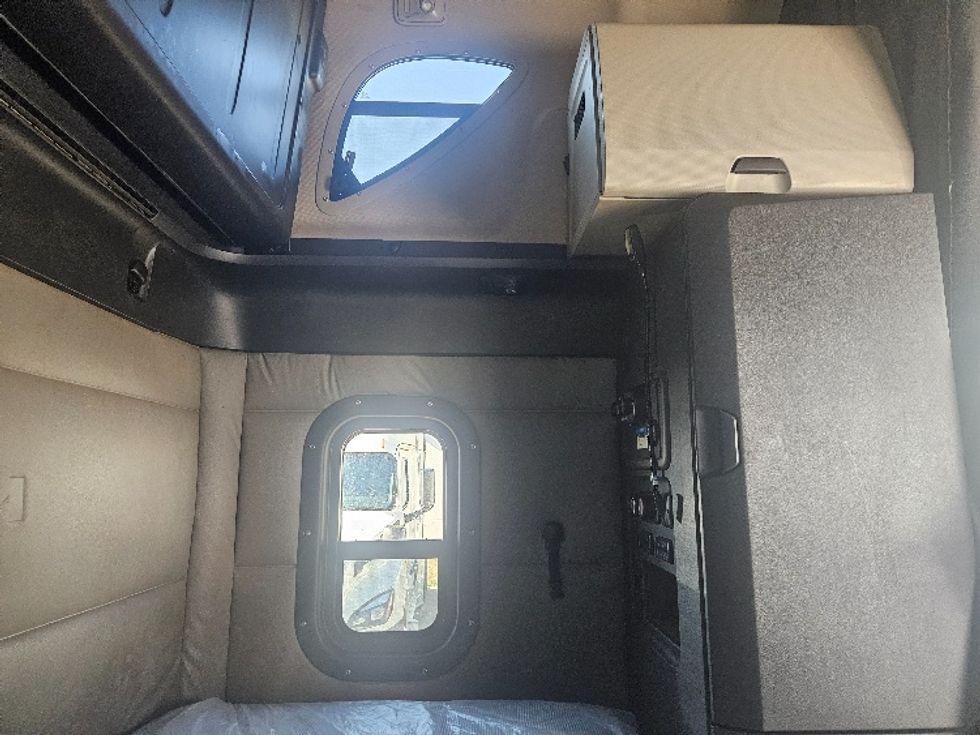 Sleeper Tractor-Heavy Duty Tractors-Freightliner-2020-T12664ST-Moberly-MO-674,848\n\t\tmiles-$ 46,750 - Image 18