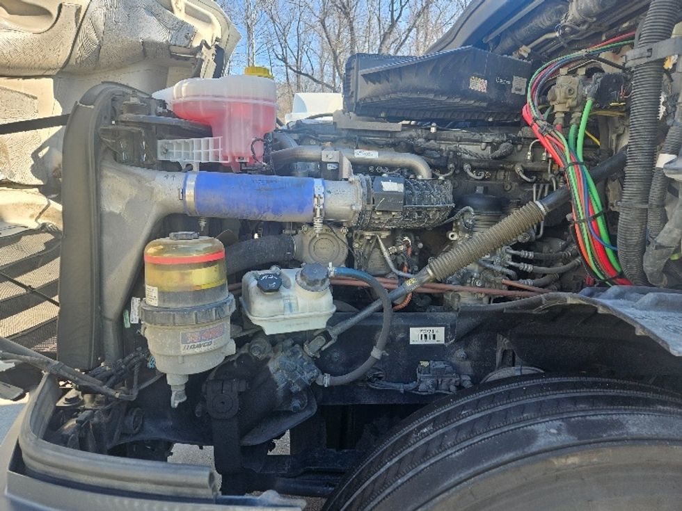 Sleeper Tractor-Heavy Duty Tractors-Freightliner-2020-T12664ST-Moberly-MO-674,848\n\t\tmiles-$ 46,750 - Image 21